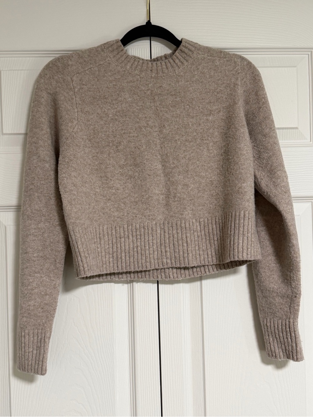 Universal Thread Cropped Crewneck Sweater in Taupe Beige